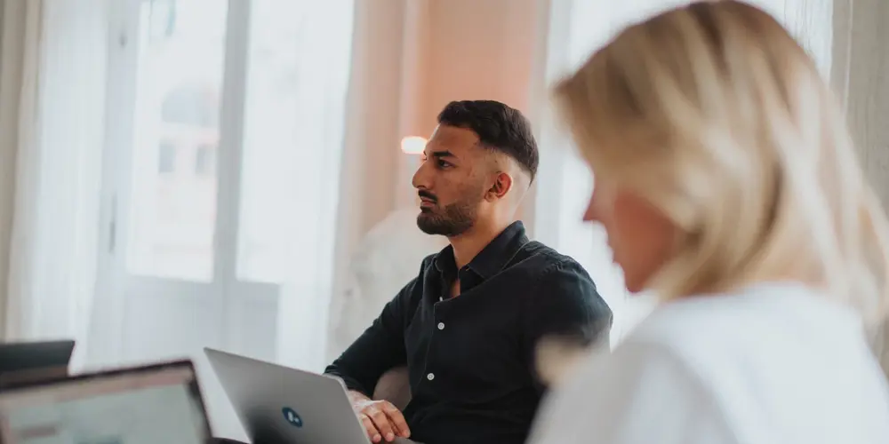 Hva koster partnermarkedsføring (affiliate marketing) sammenlignet med Google Ads og Meta?